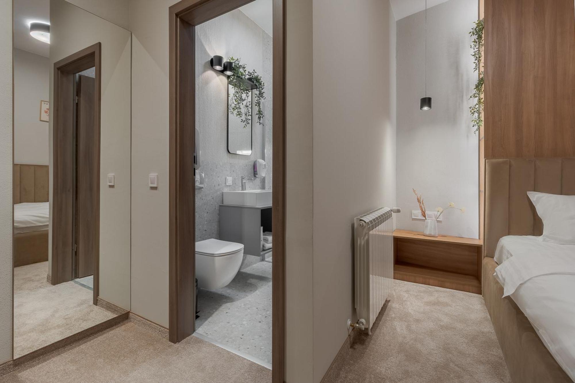 Oasis Rooms Oradea Exterior photo